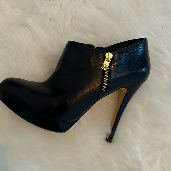 MICHAEL Michael Kors Black Leather & Python York Ankle Boots Size 10 - Picture 2 of 14